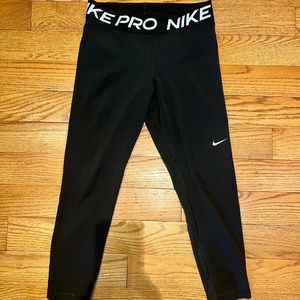 Like new no flaws cropped Nike pro leggings (sheer bottom section )